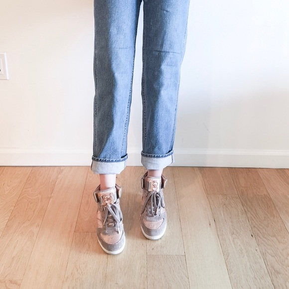 Michael Kors Shoes - MOVING SALE (-2/5) Michael Kors leather sneaker